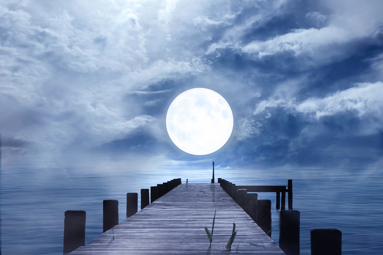 月圆中秋夜，万家共庆乐融融