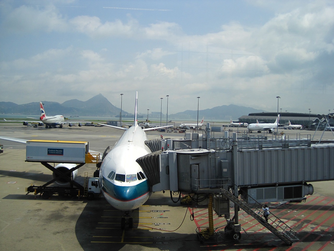 英国航空暂停以色列航班背后的国际政治与航空公司决策考量