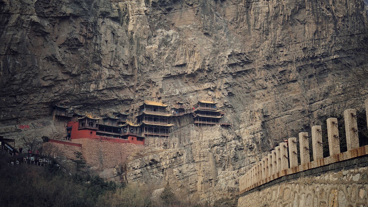 山西悬空寺，古老奇迹与文化的交汇之地