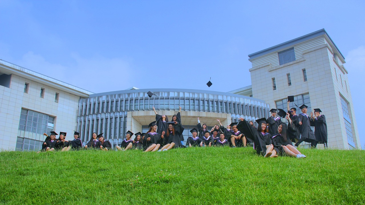庄河大学城最新照片，青春活力的聚集地展示